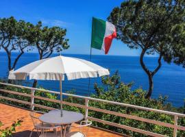 Sea View Sirolo di Amedeo，位于锡罗洛的带泳池的酒店