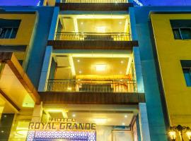 HOTEL ROYAL GRANDE，位于韦洛尔的酒店