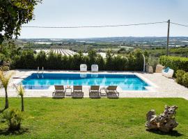 Casale Modica Villa Sleeps 6 Pool Air Con WiFi，位于Casale Modica的酒店
