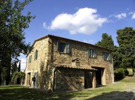 Castiglioncello del Trinoro Villa Sleeps 8 Pool，位于Castiglioncello del Trinoro的酒店