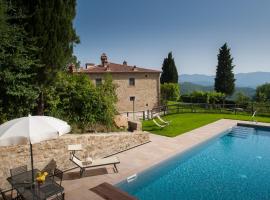 Le Poggiacce Villa Sleeps 12 with Pool Air Con and WiFi，位于Molinelli的酒店