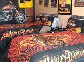 Galaxy of Harley Bikers Between Bryce and Zion，位于哈奇的酒店