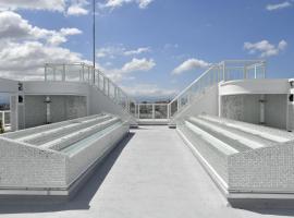 CRYSTAL ＆ RESORT FUKUOKA，位于福冈的酒店