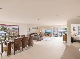 Dolphin Cove 15, 2-6 Government Rd - Stunning Penthouse with views, secure parking, lift, ducted air conditioning