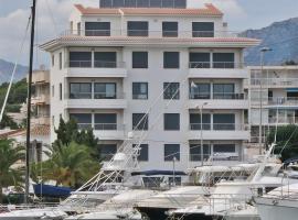 Luxe vakantieappartement aan de jachthaven van Altea met frontaal zeezicht，位于阿尔啼Port de l'Olla d'Altea附近的酒店