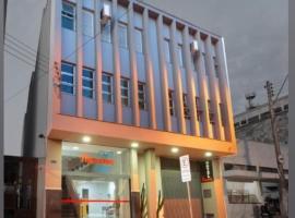 Hotel Princeton，位于皮拉西卡巴的酒店