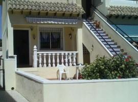 Apartment in Spain, Lomas Del Golf, Villamartin.，位于比利亚马丁的酒店