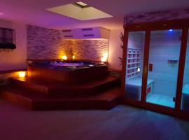 Suite room jacuzzi sauna privatif illimité Clisson，位于克利松的酒店