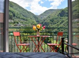 Agriturismo Conca Sandra - Farm Stay on Lake Como，位于佩尔莱多的公寓