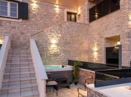 TEONA Luxury Studio Apartment with jacuzzi and terrace sea view，位于萨利的海滩短租房