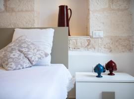 Le Bianche Suites Ostuni，位于奥斯图尼的乡村别墅