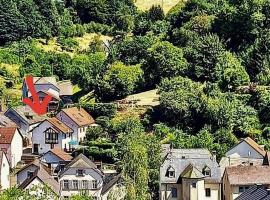 Eifel Duitsland fraai vakantiehuis met tuin，位于伊森斯科米特的带停车场的酒店