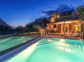 NORMABEL relaxing villa with heated pool and sauna