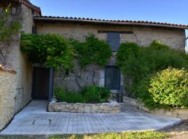 Chez Pique-Fesse Chambre d'hote，位于Saint-Martin-lʼArs的酒店