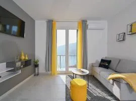 Apartment Noemi with a direct beach view