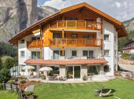 Hotel Garni Aghel，位于塞尔瓦迪加尔代纳山谷的酒店