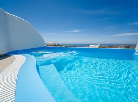 Aegean Blue Suites，位于皮尔戈斯的带按摩浴缸的酒店