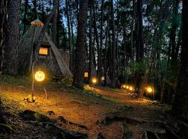 Glamping The Teepee，位于Mombeltrán的酒店