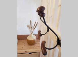 Cocon chic au pied du Vercors avec parking，位于Marches的带停车场的酒店