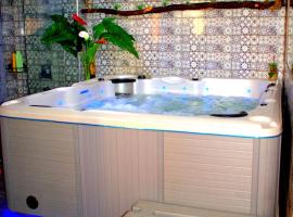 Appartement LOUIS XIV avec HAMMAM SAUNA JACCUZI PRIVATISÉ TOTALEMENT GRATUIT SANS SUPPLÉMENT !，位于胡塞马的酒店