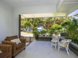Reflections Topaz Villa 3，位于Picnic Bay的酒店