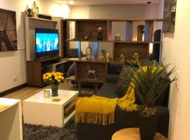 APARTAESTUDIO AMOBLADO,FURNISHED STUDIO APARTMENT WIFI gratuito，位于波哥大圣巴巴拉购物中心附近的酒店