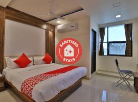 OYO 26476 Hotel Meridan Palace，位于艾哈迈达巴德的酒店
