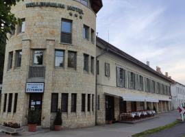 Millennium Hotel És Étterem，位于托考伊的酒店
