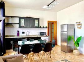 Wellness - playa y piscina climatizada，位于塔里法的酒店