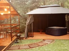 DOM LAS 2-natura, relaks, jacuzzi, akwen Jeziorsko，位于Kolonia Strachocice的酒店