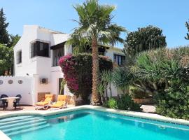 Villa Limon - Tropical Oasis with Private Pool，位于哈维亚的酒店