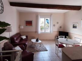 Maison de village 60m2 pratique et confortable，位于Lapalme的度假屋