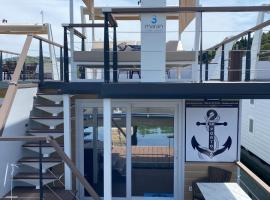 SH Porto 2 Floating House, Marina Portorož，位于波尔托罗的酒店