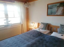 Boddenhus auf Rügen - Ferienwohnungen und Pension，位于Rappin的酒店