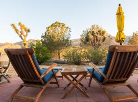 @ Marbella Lane - 10 Acres Oasis Desert Retreat!，位于约书亚树迷宫循环步道附近的酒店