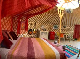 Overnachten in een luxe yurt!，位于宗讷迈勒的豪华帐篷营地