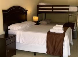 Catalina Hotel y Restaurante，位于Cacaopera的酒店