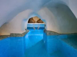 Mystagoge cave pool/jacuzzi, cellar and hammam