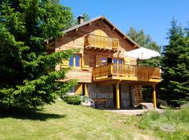 Chalet chaleureux à Ax-les-Thermes avec vue sur la montagne，位于阿克斯莱泰尔姆的酒店