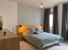 La maison d'Angélique - Colocation hôtelière à 150m Gare TGV- Grande cuisine équipée & salon - Fibre - Netflix