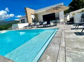 LES VILLAS DU DOMAINE NAPOLEON CORSICA vue mer et piscine，位于皮耶特罗塞拉的别墅