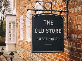 The Old Store Guest House，位于奇切斯特古德伍德速度节附近的酒店