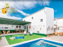 Villa Zalea Real -SUPER ideal Grupos, Piscina !，位于皮萨拉的度假屋