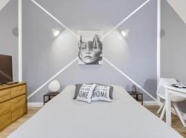 Niron Apartament Dom z Papieru Tokio，位于皮拉的酒店