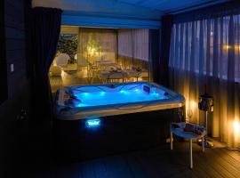 IDILLIO YOUR LUXURY ROOMS，位于佩斯卡拉的带泳池的酒店