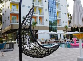 Hotel Monaco & Garden，位于格勒姆的酒店
