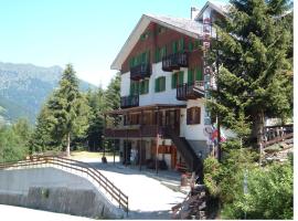 皮奈特酒店，位于Gerola Alta的酒店