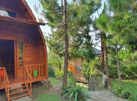 萨恩橙色村庄别墅，位于茂物普拉帕拉加卡塔附近的酒店