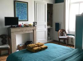 Chambre cosy dans maison de maître，位于滨海布洛涅的酒店