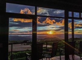 Sunset Vista Lodge,Monteverde,Costa Rica.，位于蒙泰韦尔德哥斯达黎加的木屋